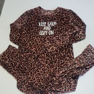 Cuddl Duds Leopard Print 2 Piece Pajama Set M